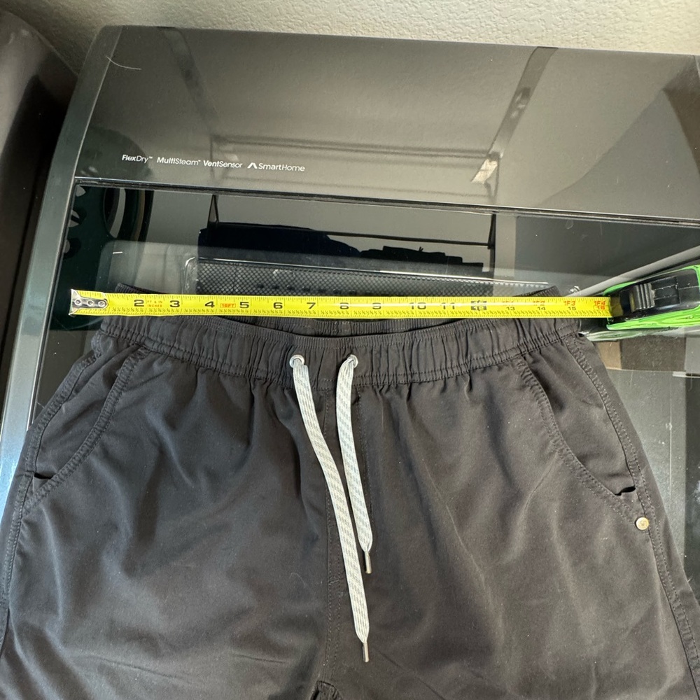 VUORI Men’s Lined shorts Black. Drawstring waist. - Picture 7 of 8